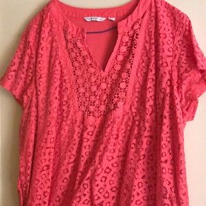 Short sleeved lace tunic